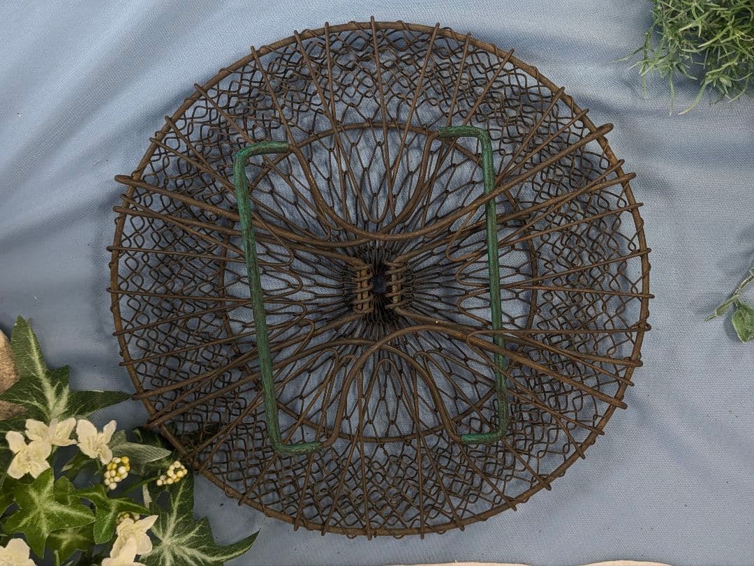 イギリス アンティーク ワイヤーバスケット 両サイド固定金具付き