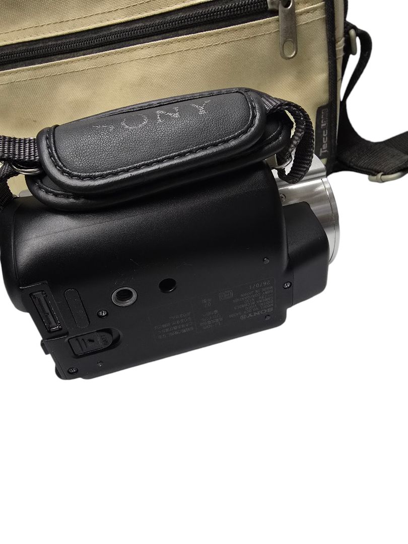ビデオカメラSONY ソニー DCR-SR300 付属品多数　ヒンジ難有