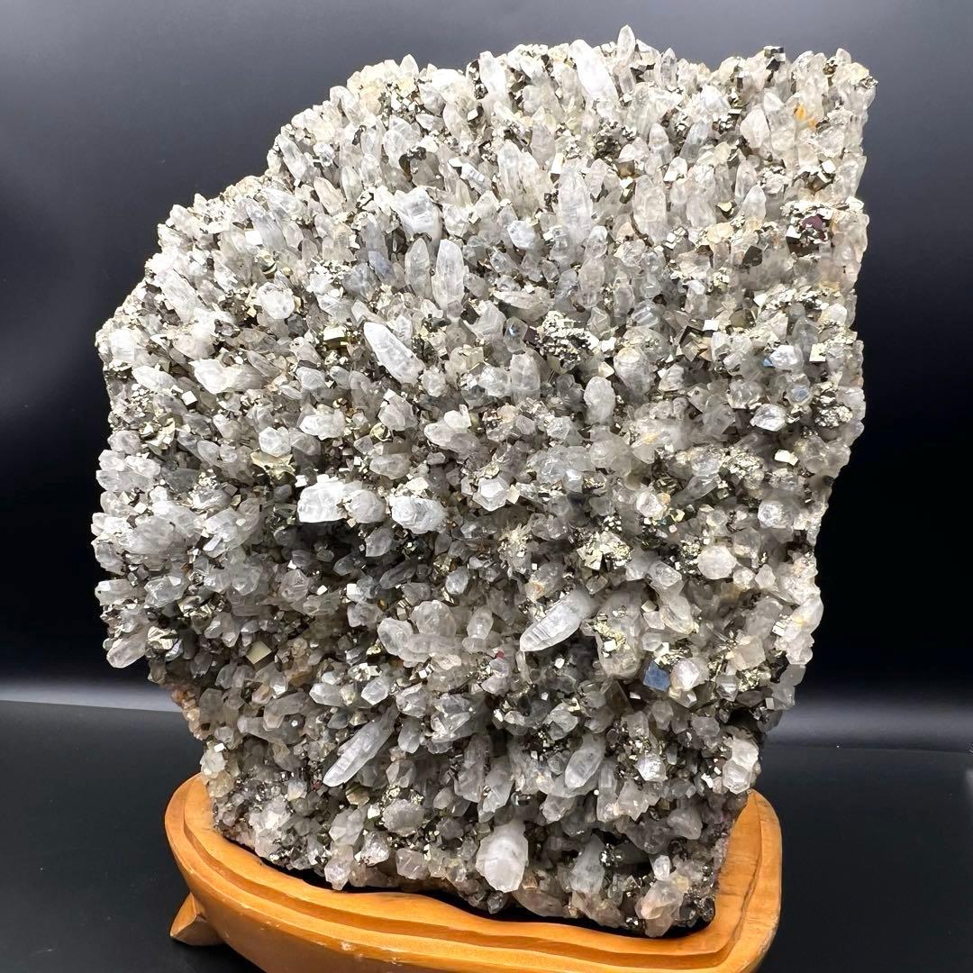 ✨ゴールドの煌めき✨金運招来✨パイライトイン 水晶クラスター 原石 天然石 置物