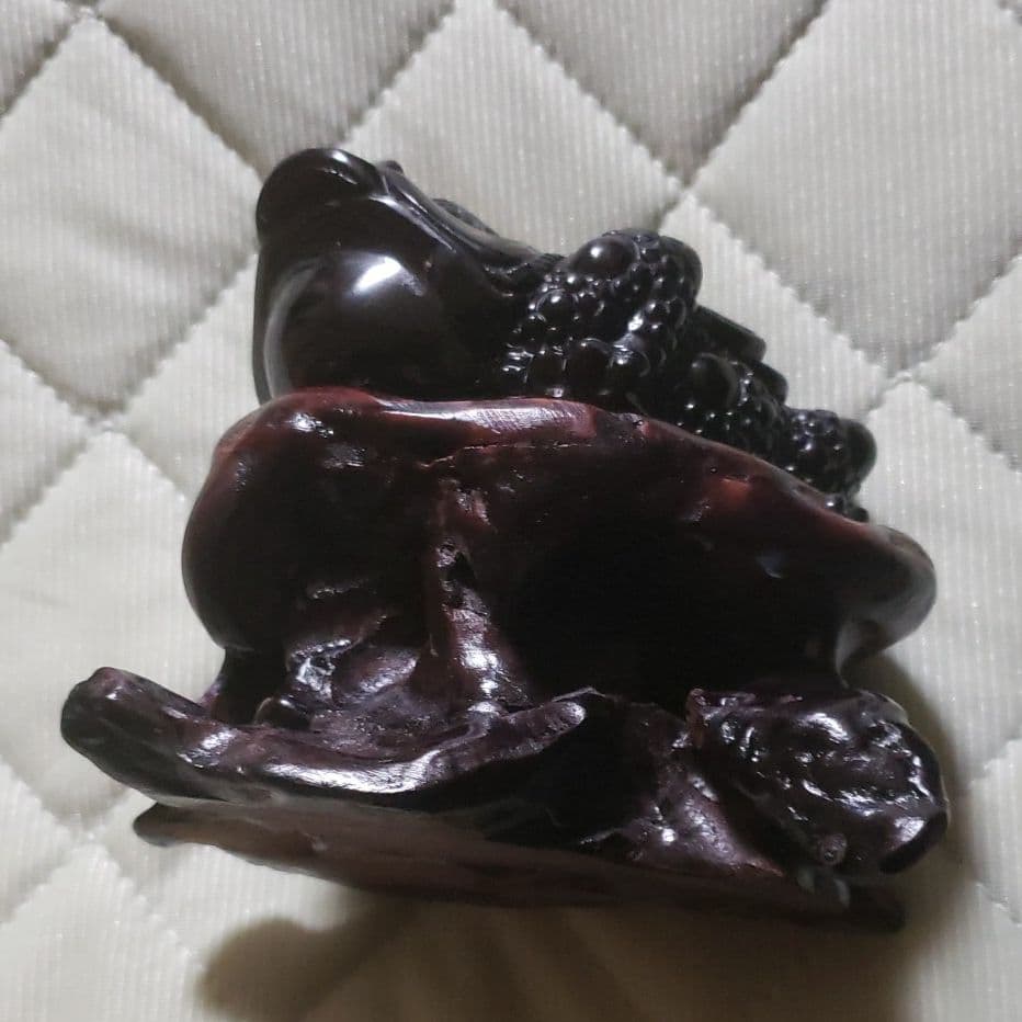 黒曜石三本脚錢蛙