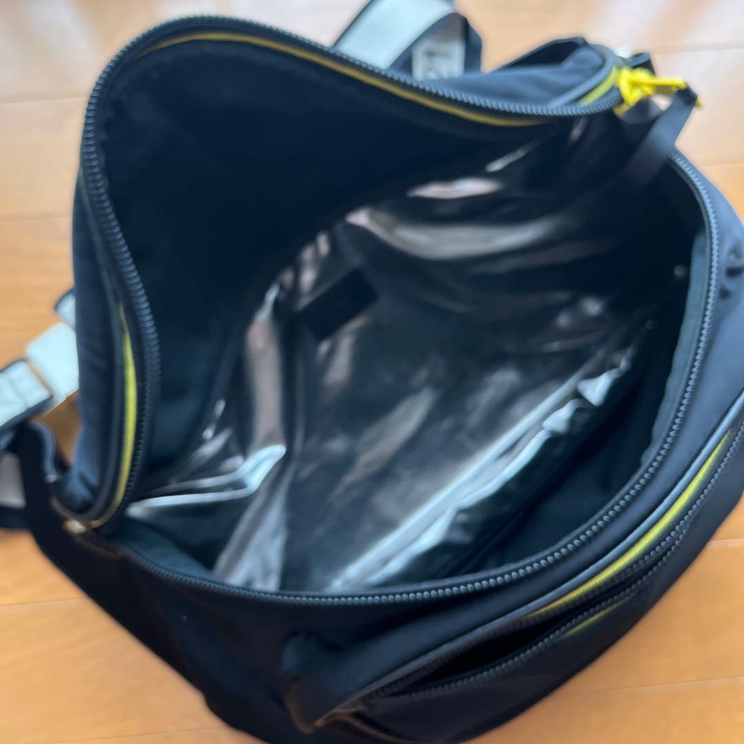 N°21 ブラック ボディバッグ　大容量