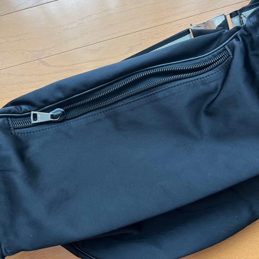 N°21 ブラック ボディバッグ　大容量