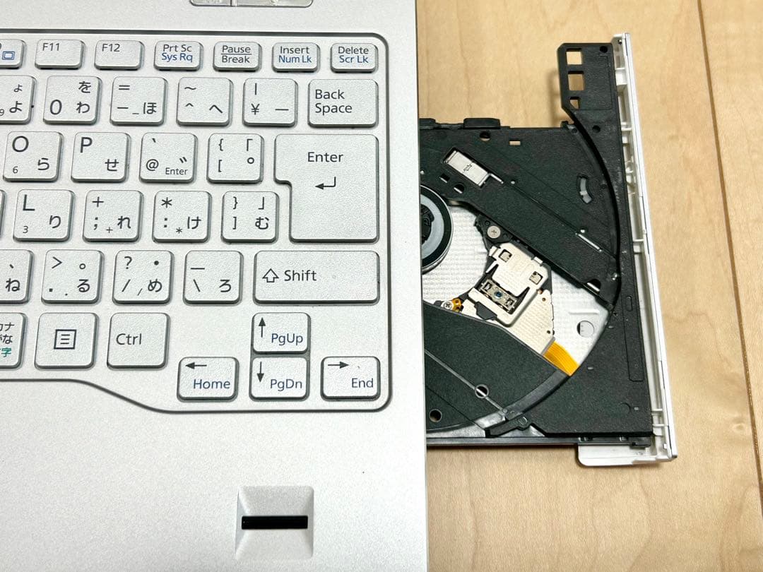 富士通 ホワイト 美品 Corei7 12GB SSD office2024