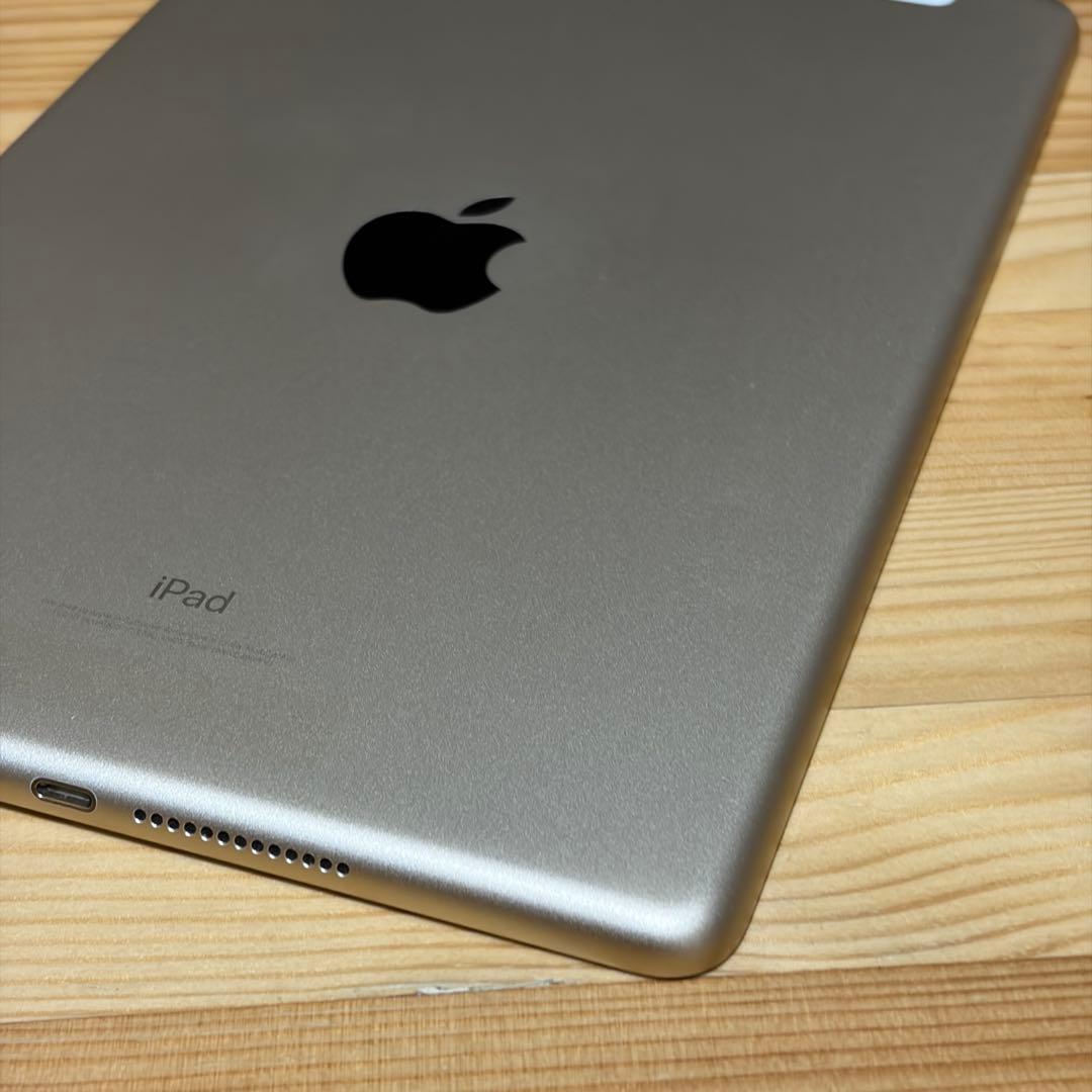 iPad 第五世代　32GB セルラーモデル　53801