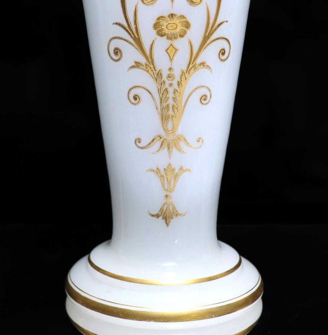 オールド・バカラ 最高級 純白 オパーリンクリスタル製 金彩 大型花瓶 30cm