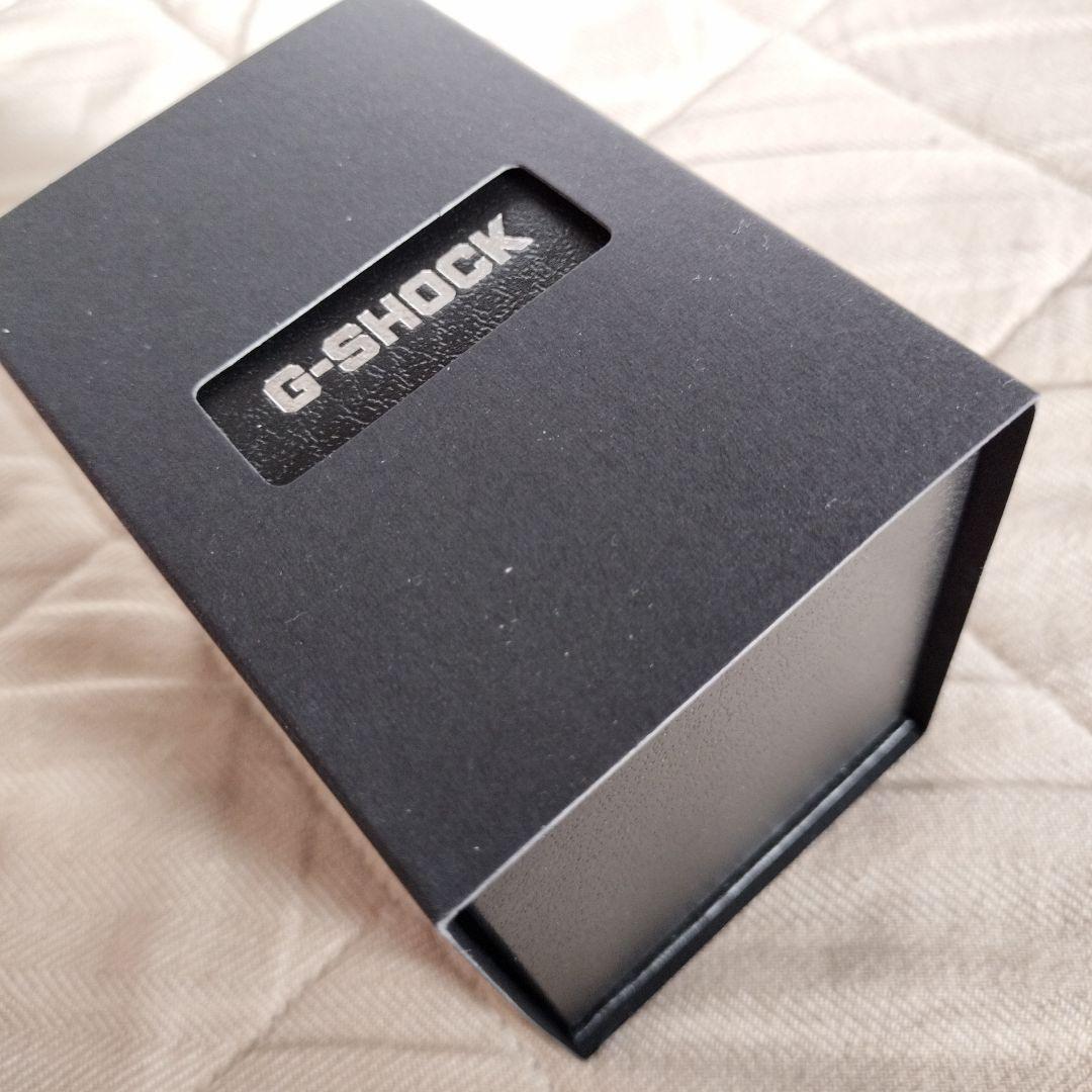 G-SHOCK GM-2100YM-8AJF シルバー腕時計