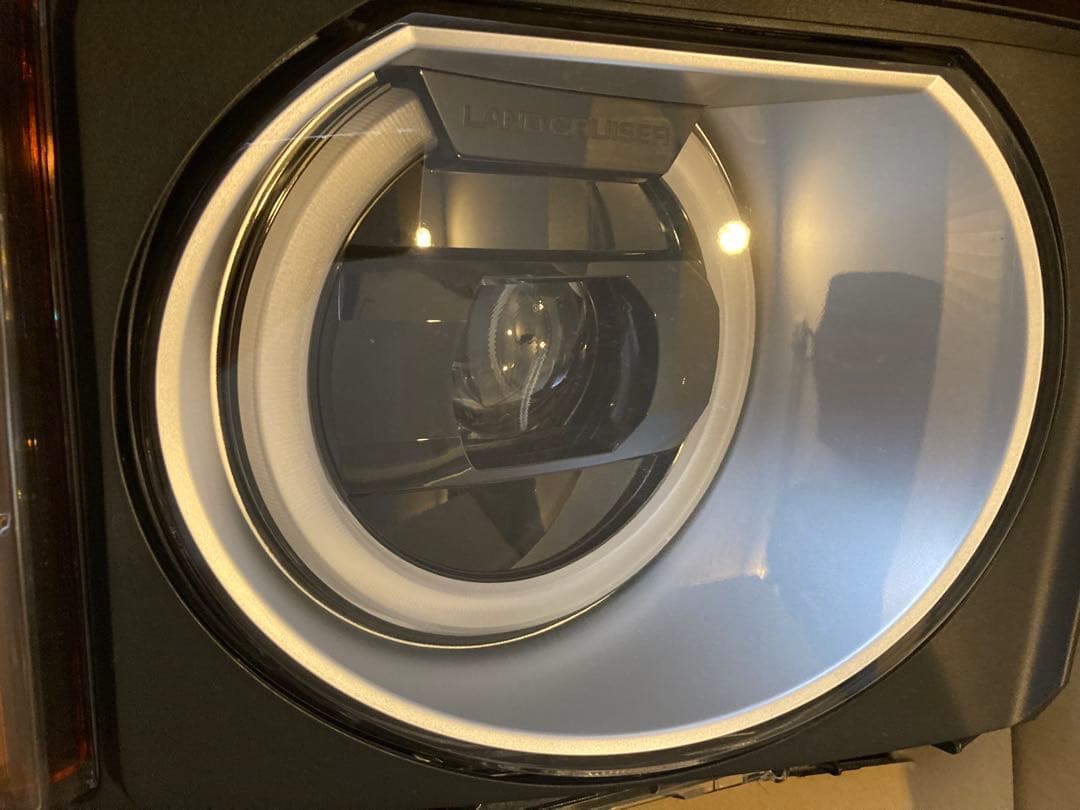 ランドクルーザー250 丸目ヘッドライト左右