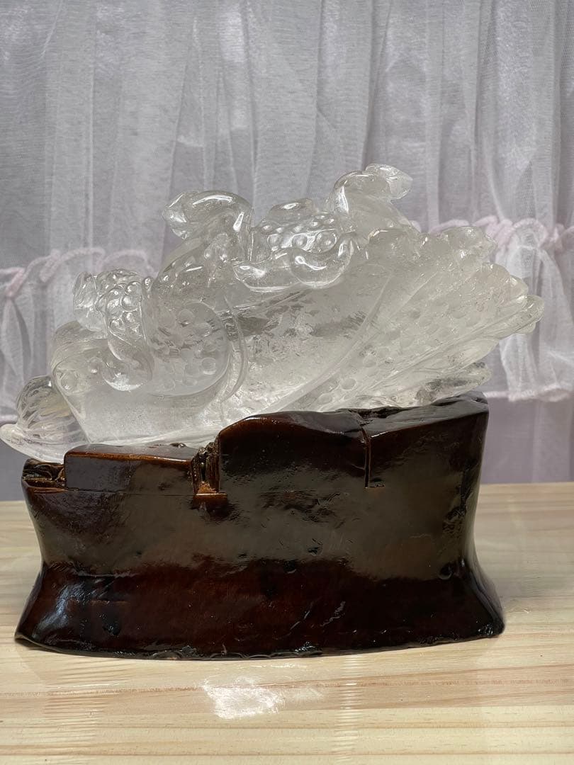 綺麗^_^天然石高品質　白水晶　手彫り　白菜の形に彫刻した物　百財　台座付き　②