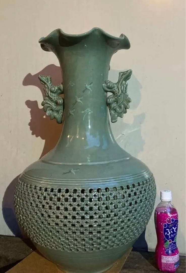 青山作　特大壺　青磁　透かし 雲鶴紋　二層網目　訳あり　花瓶　網目彫　緑色　双耳