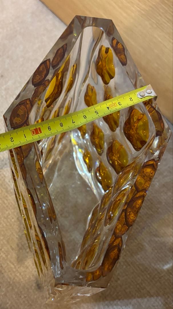 ガラス製花瓶 黄色の花模様　立体ガラス　アクセント花器