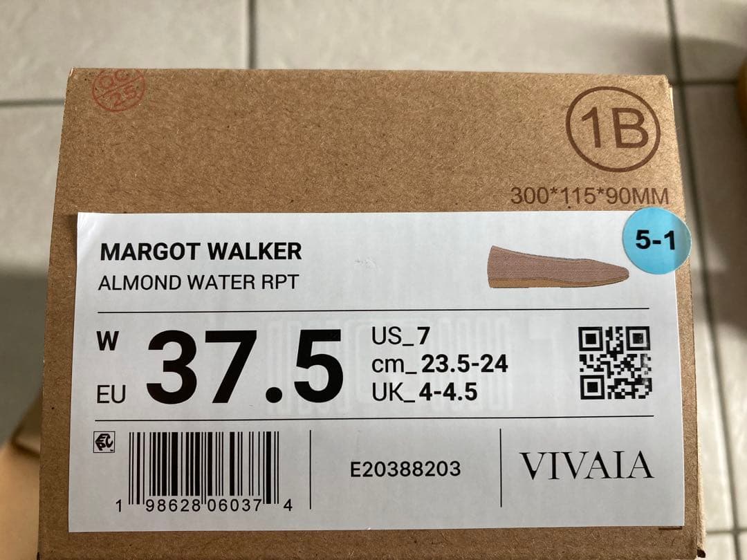 VIVAIA Margot Walker フラットシューズ 撥水　ワイド