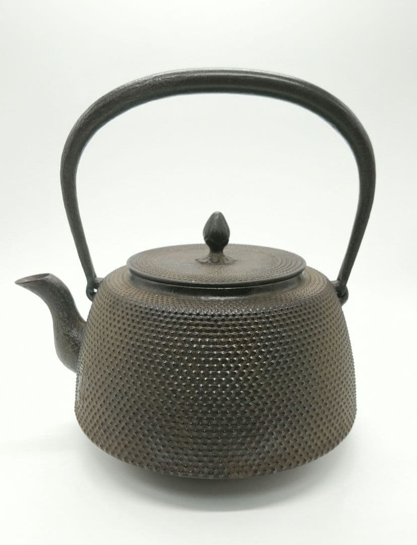 南部三厳堂　アラレ　南部鉄瓶　南部鉄器　鉄瓶