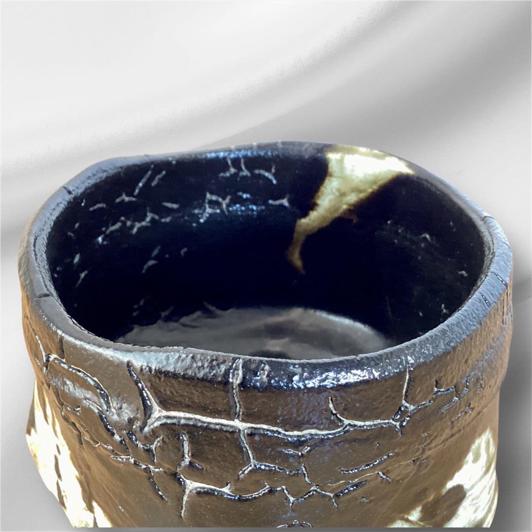 【山田和　美品　上位作】　黒織部　茶碗　共箱　共布　陶暦　造形美を堪能できる一品