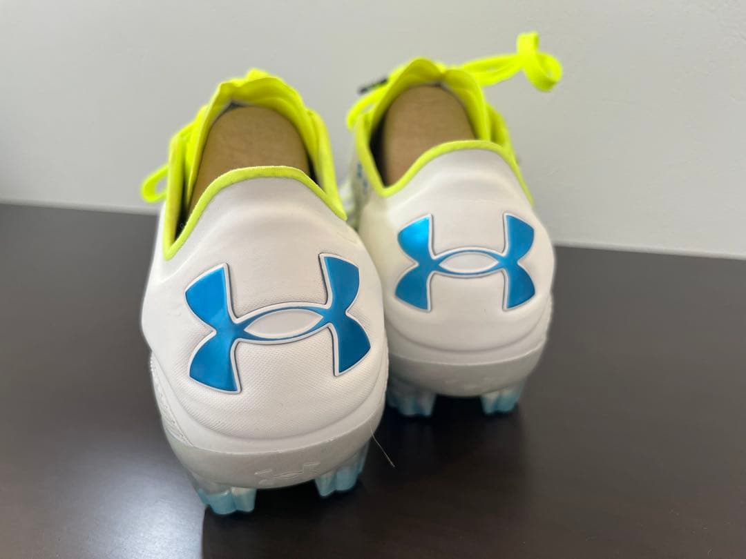 【新品未使用】Under Armour マグネティコ　エリート　スパイク