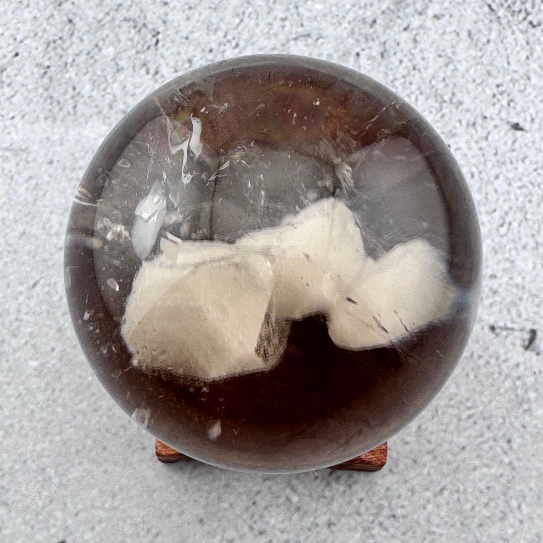 M-40カルサイトイン 淡色スモーキークォーツ 丸玉 スフィア 天然石 景観系