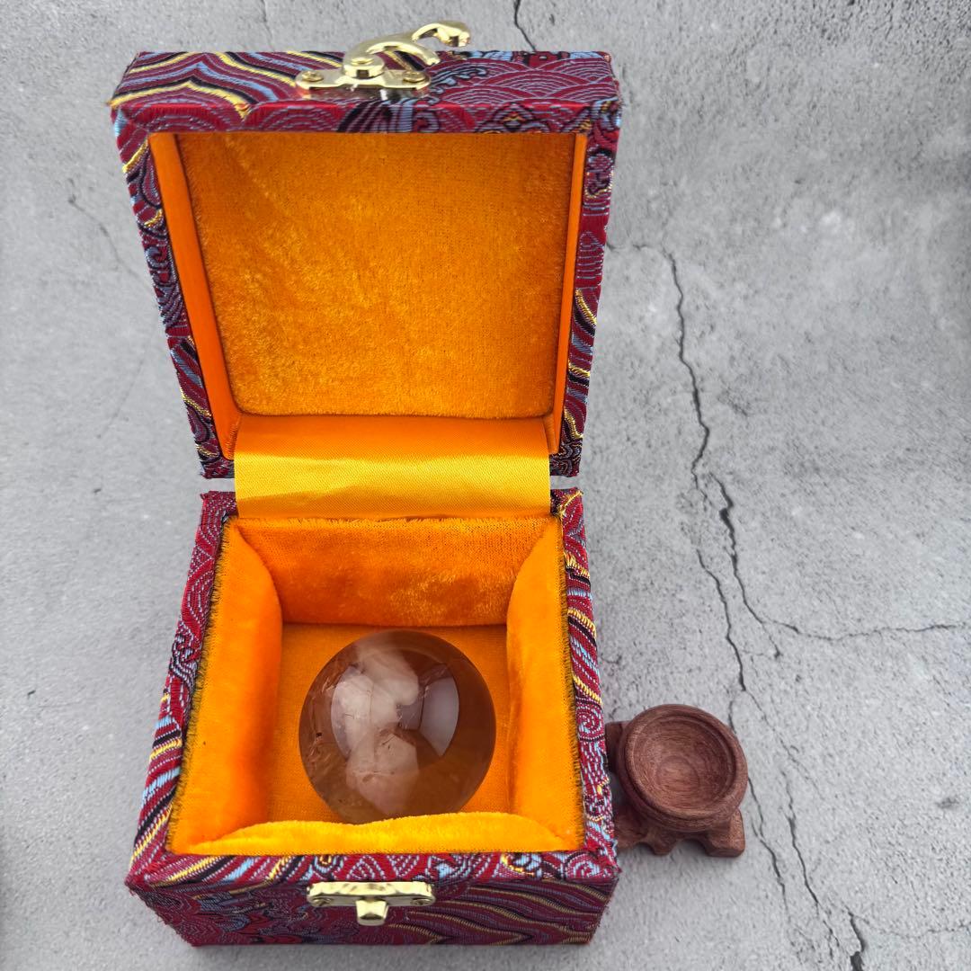 M-40カルサイトイン 淡色スモーキークォーツ 丸玉 スフィア 天然石 景観系