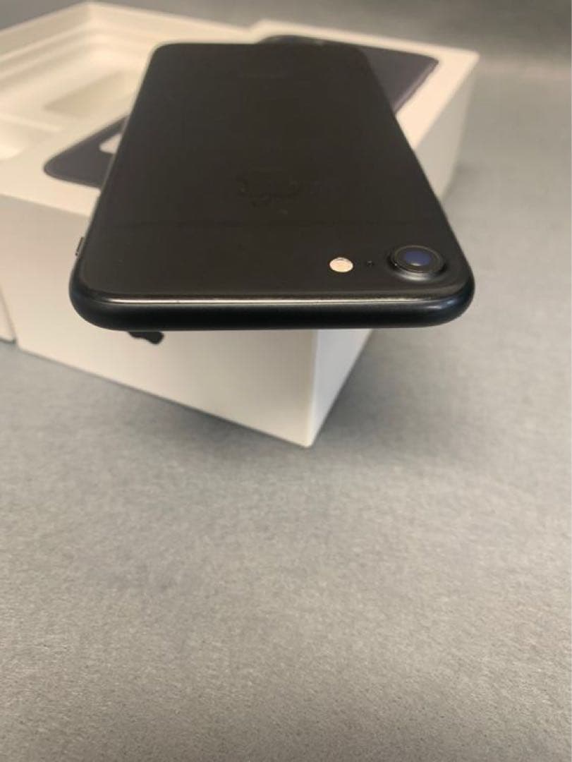 美品　国内版　SIMフリー　iPhone7　 128GB ブラック色