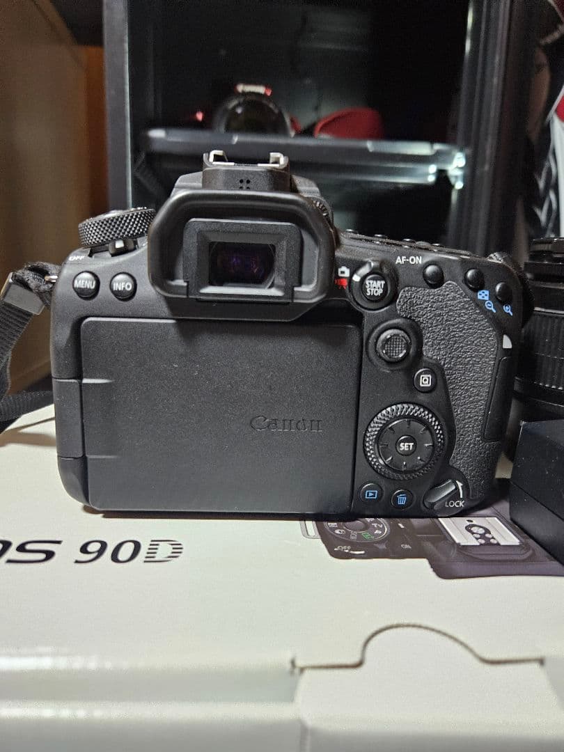 Canon EOS 90D デジタル一眼レフ 本体　レンズ付き