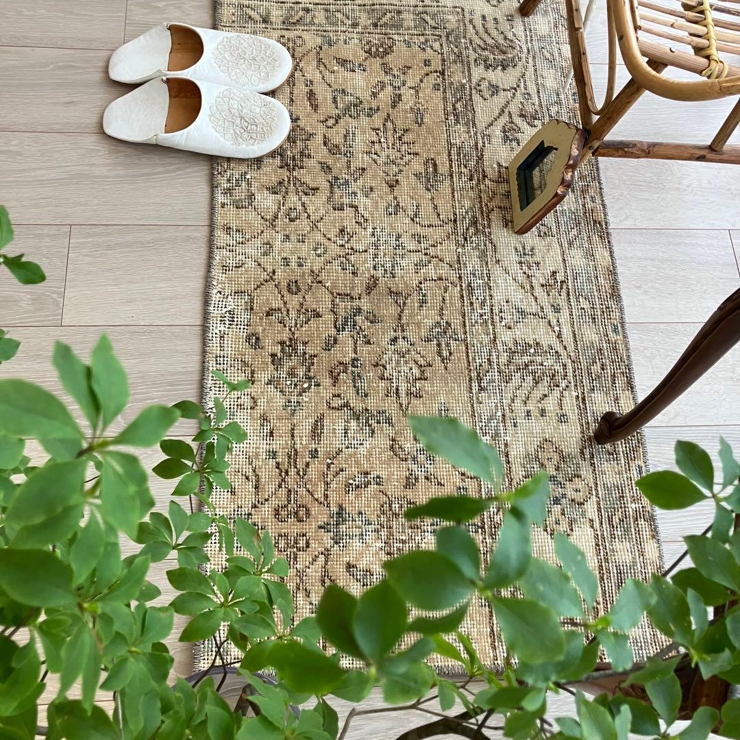 キャラメルベージュ55×119✳︎フラワー　L字デザイン　トルコヴィンテージラグ