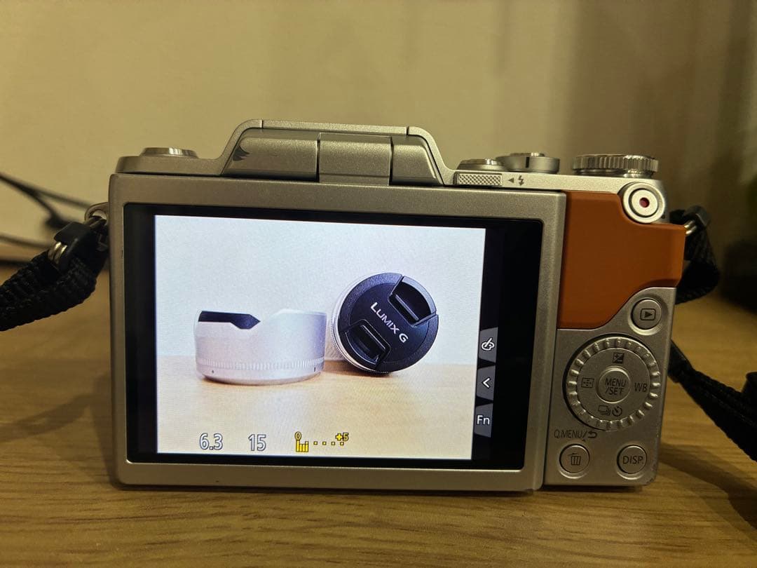 Panasonic DMC-GF7W ミラーレス一眼カメラ