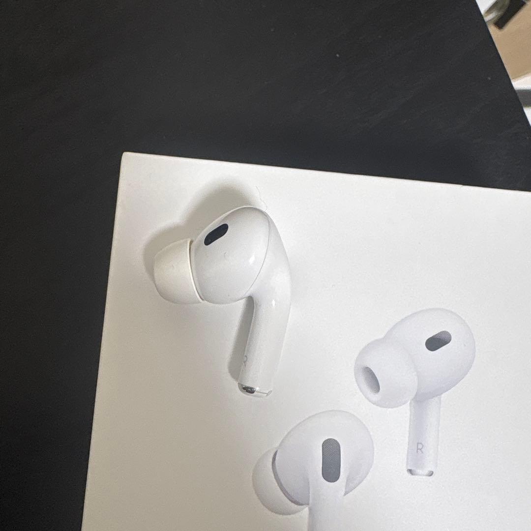 と*り様 AirPods Pro (第2世代) 本体　箱・イヤーピース付き