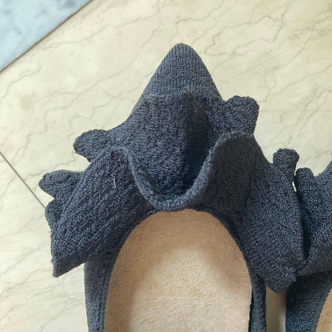 Offen フリル付きブラックフラットシューズ