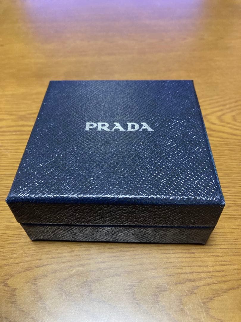 PRADA ブルーレザー キーホルダー