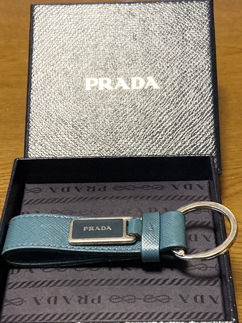 PRADA ブルーレザー キーホルダー