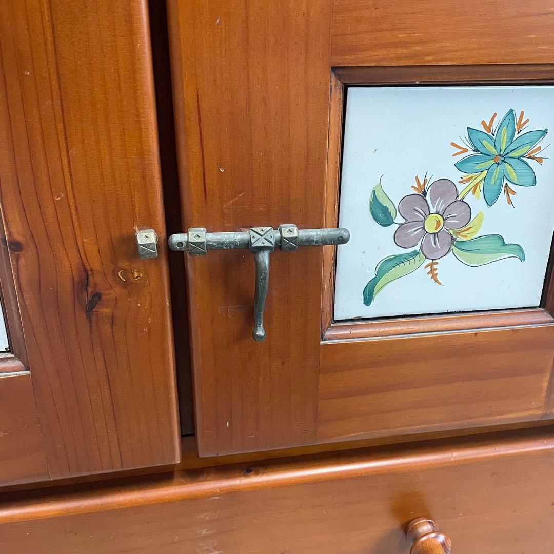 北欧カントリー＊花柄タイル 木製キャビネット　バレンシア風