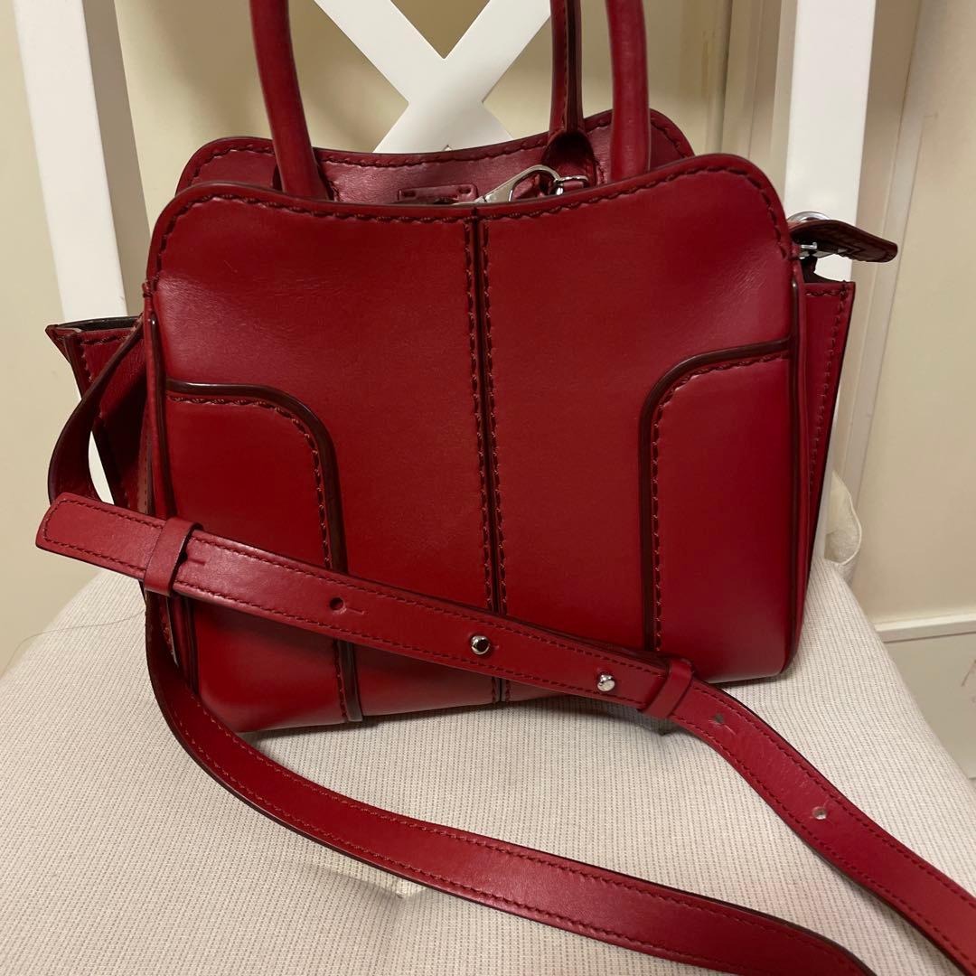 トッズ　ショルダーバッグ レッド