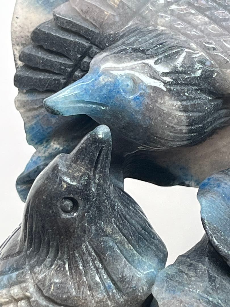 天然石　トロレアイト　カービング　薔薇の2匹の鳥　彫刻台座付きNo.1254