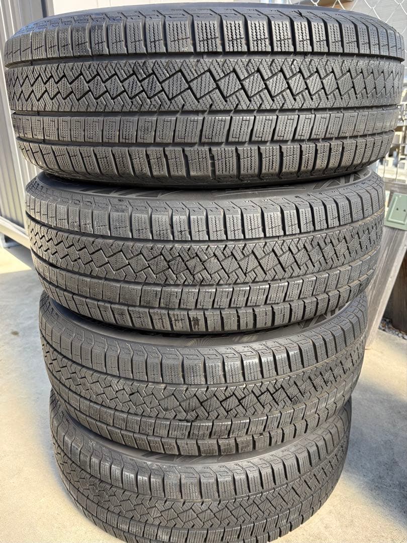 Pirelli 215/60 R17 スタッドレスタイヤホイールセット