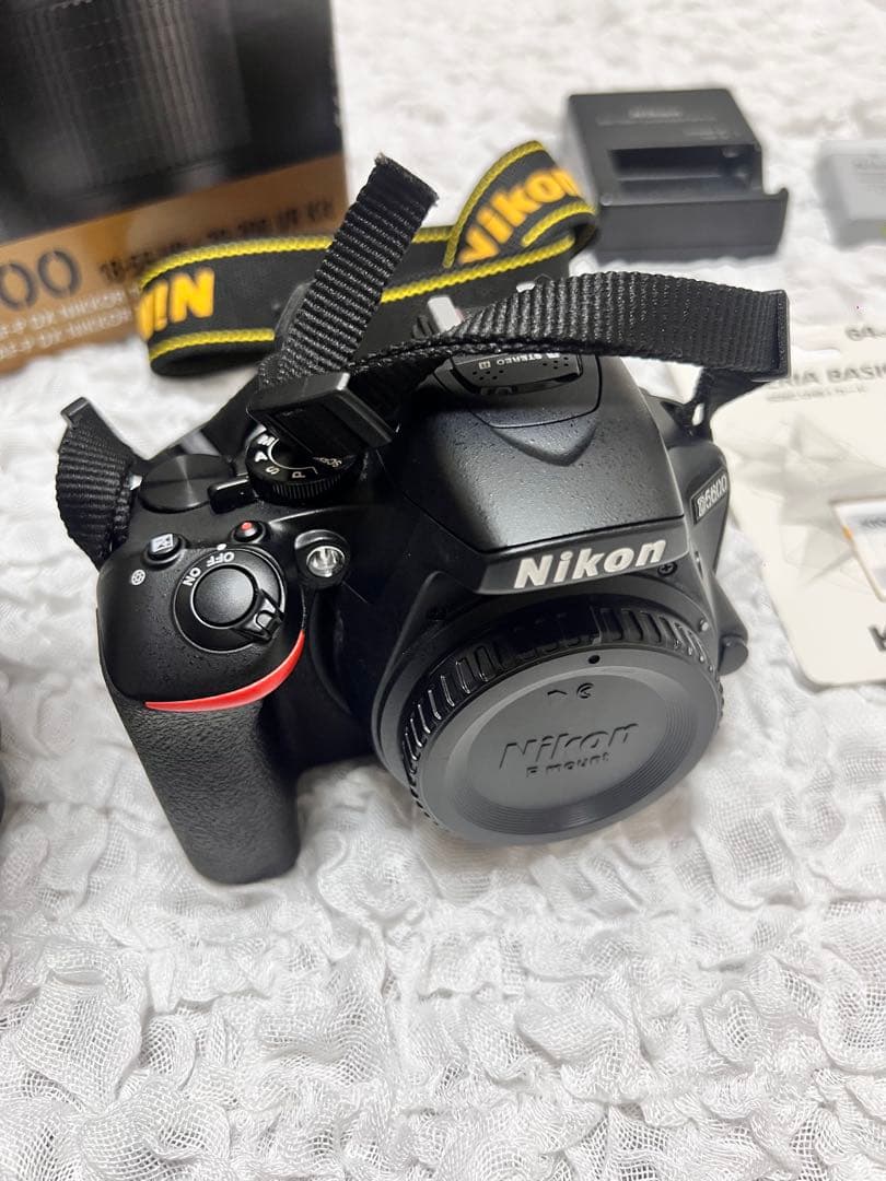 Nikon D5600 ダブルレンズキット　デジタル一眼レフ