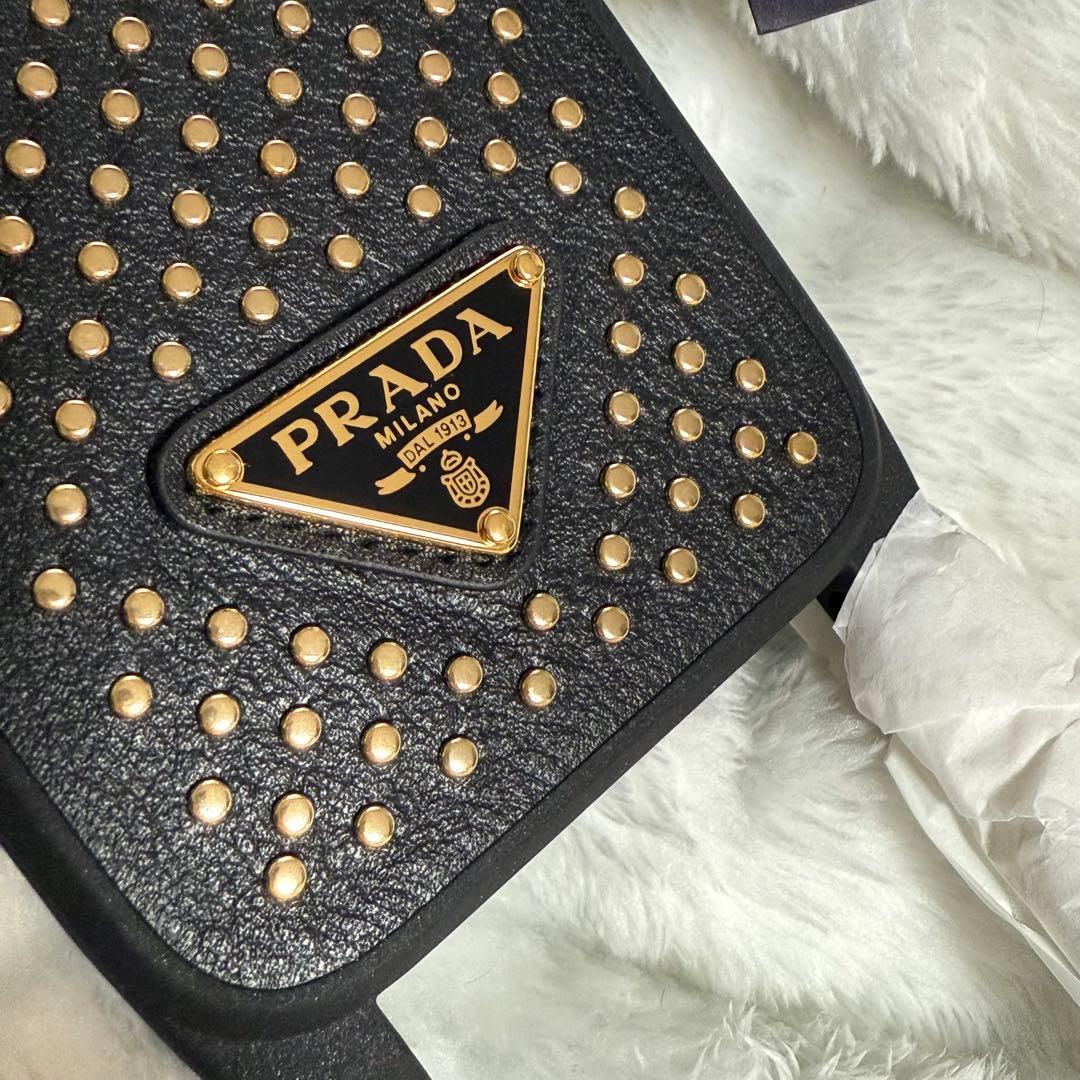 PRADA スタッズ付きレザーiPhone16proケース