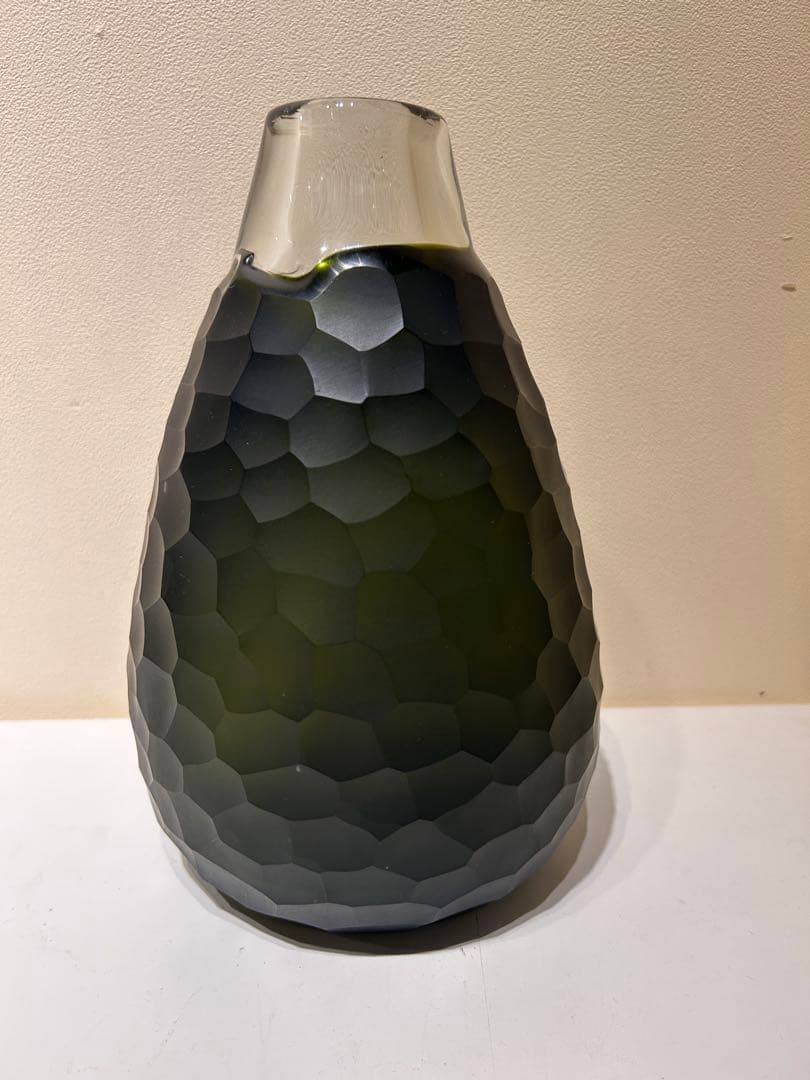 317　BoConcept　ガラスフラワーベース　緑系　多面体　展示品