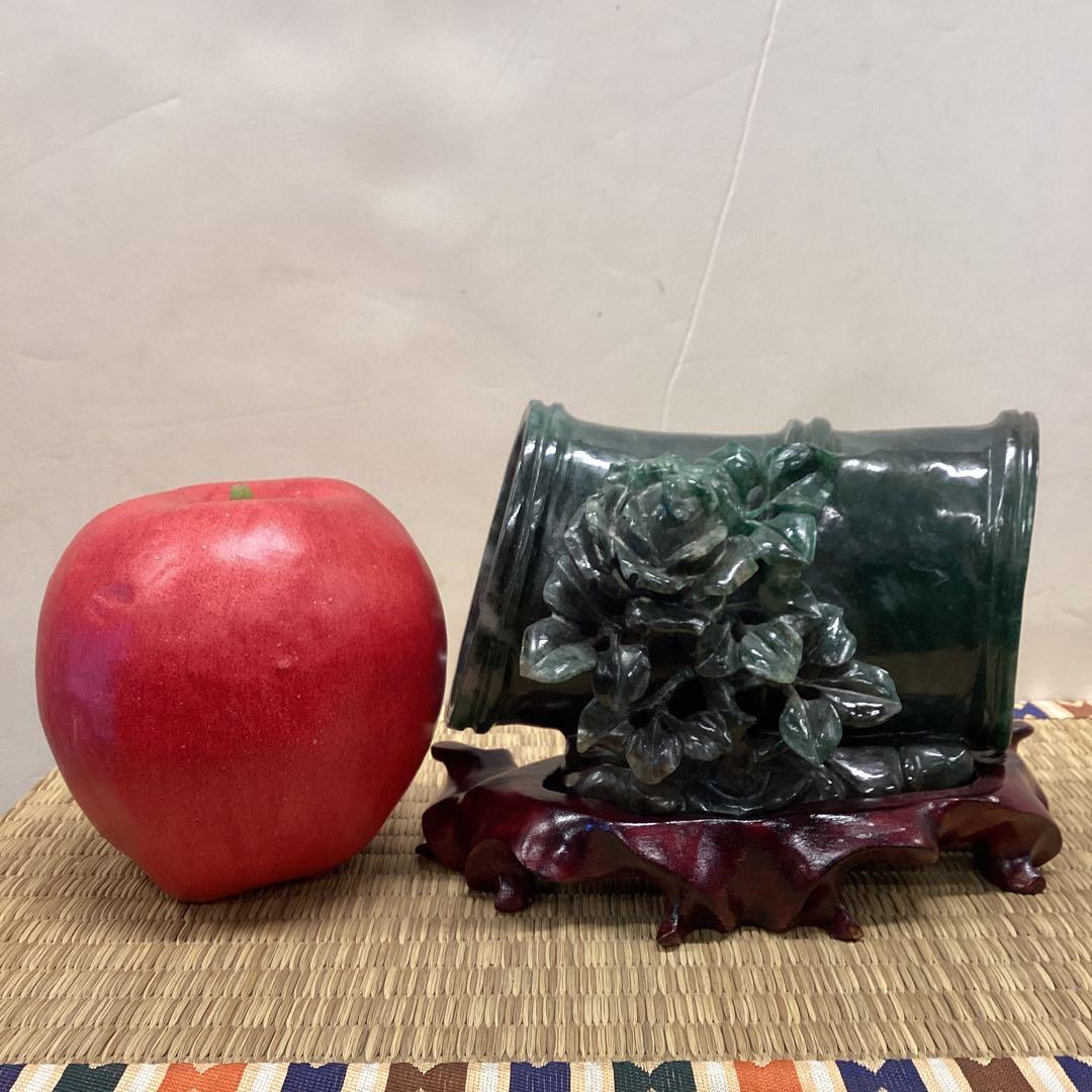 翡翠 バラ彫刻 置物 木製台座付き［あずま］