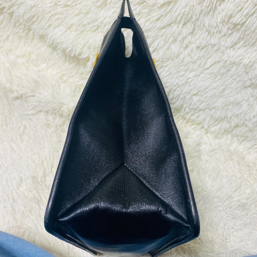 GUCCI グッチ ビジネスバッグ A4収納可 ゴールド金具 黒 レザー 自立