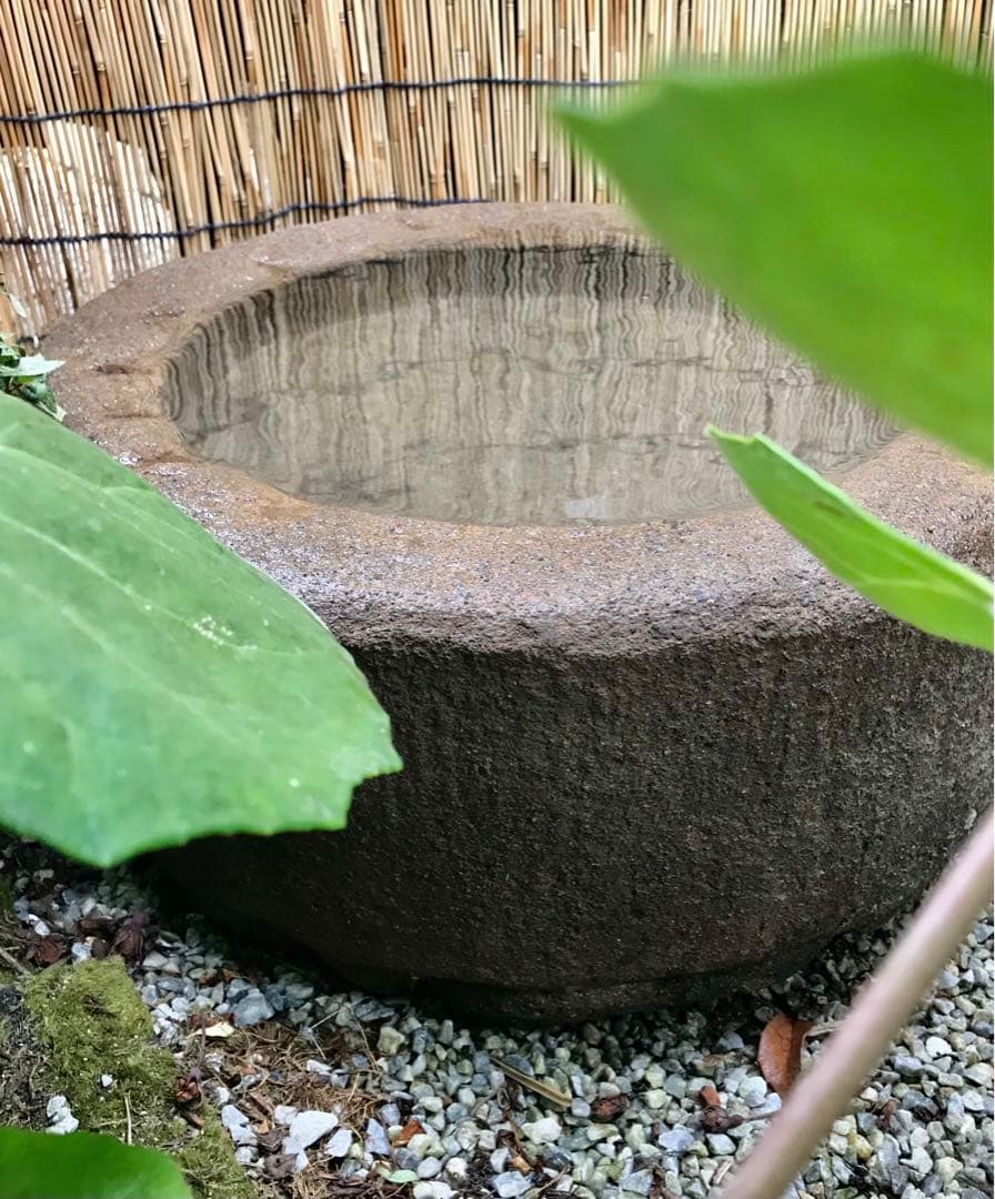 更に値下げ中天然自然石・水鉢・蹲・庭石・バードバス・オブジェ・ガーデニング