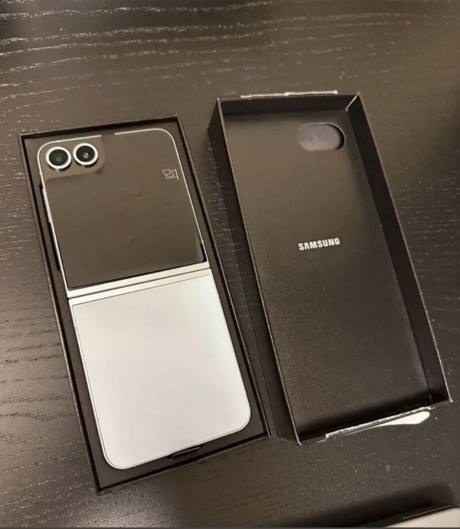 Samsung Galaxy Z Flip6 本体