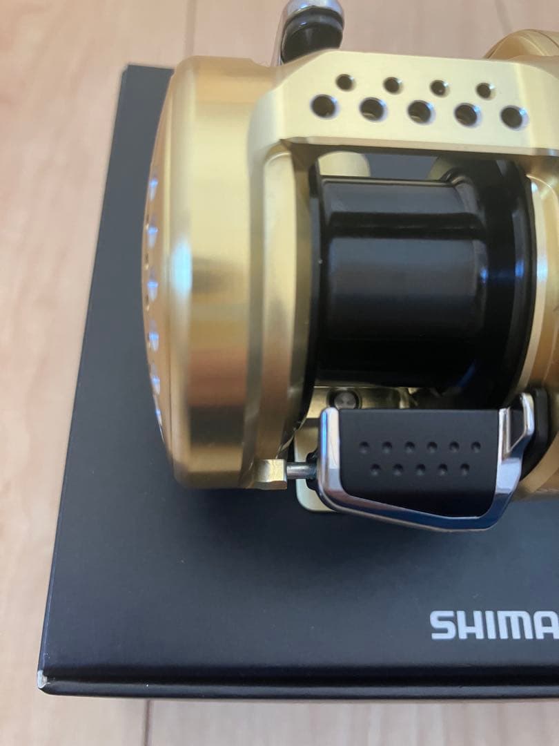 極美品　シマノ 15カルカッタコンクエスト200 ノーマル　アベイルスプール