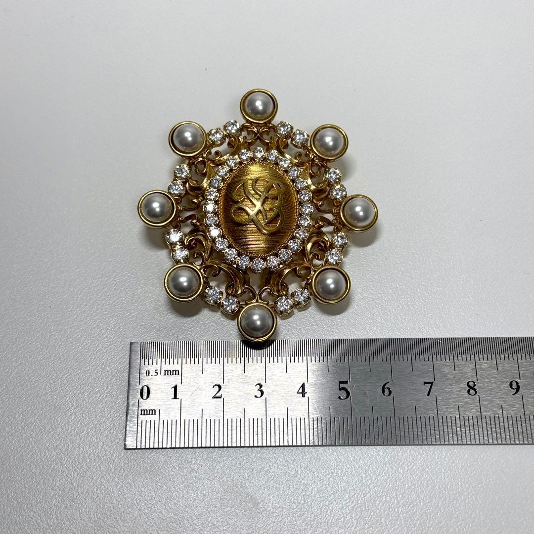 美品 ルイヴィトン LVダイナスティ ブローチ ゴールド パール 新ロゴ