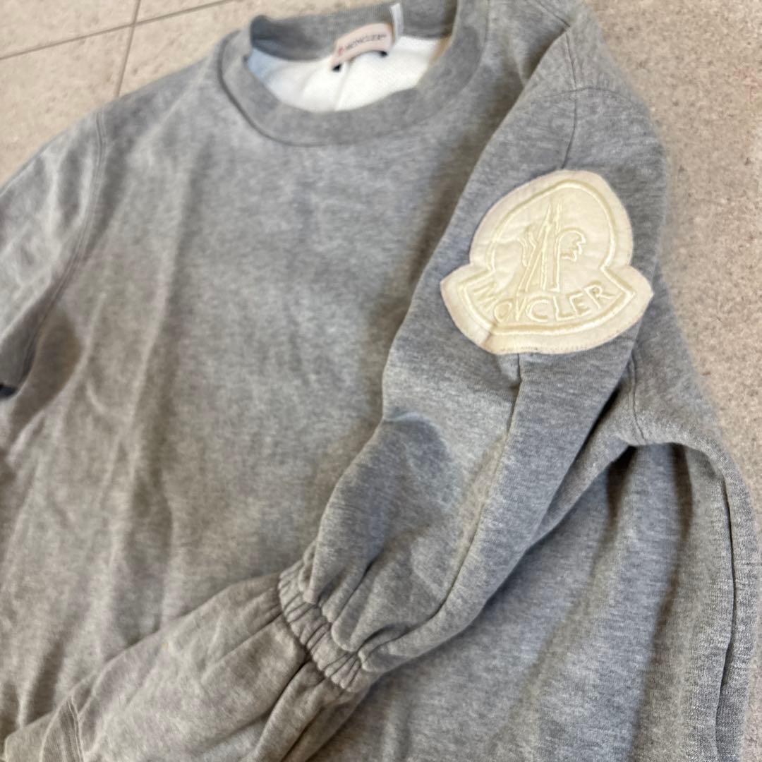 美品　MONCLER モンクレール ロゴワッペントレーナー XSストーン グレー