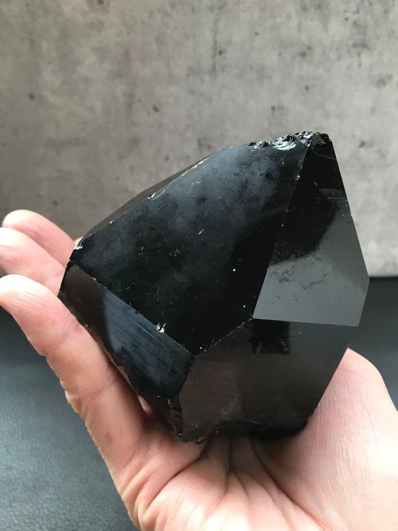 モリオン原石 647g