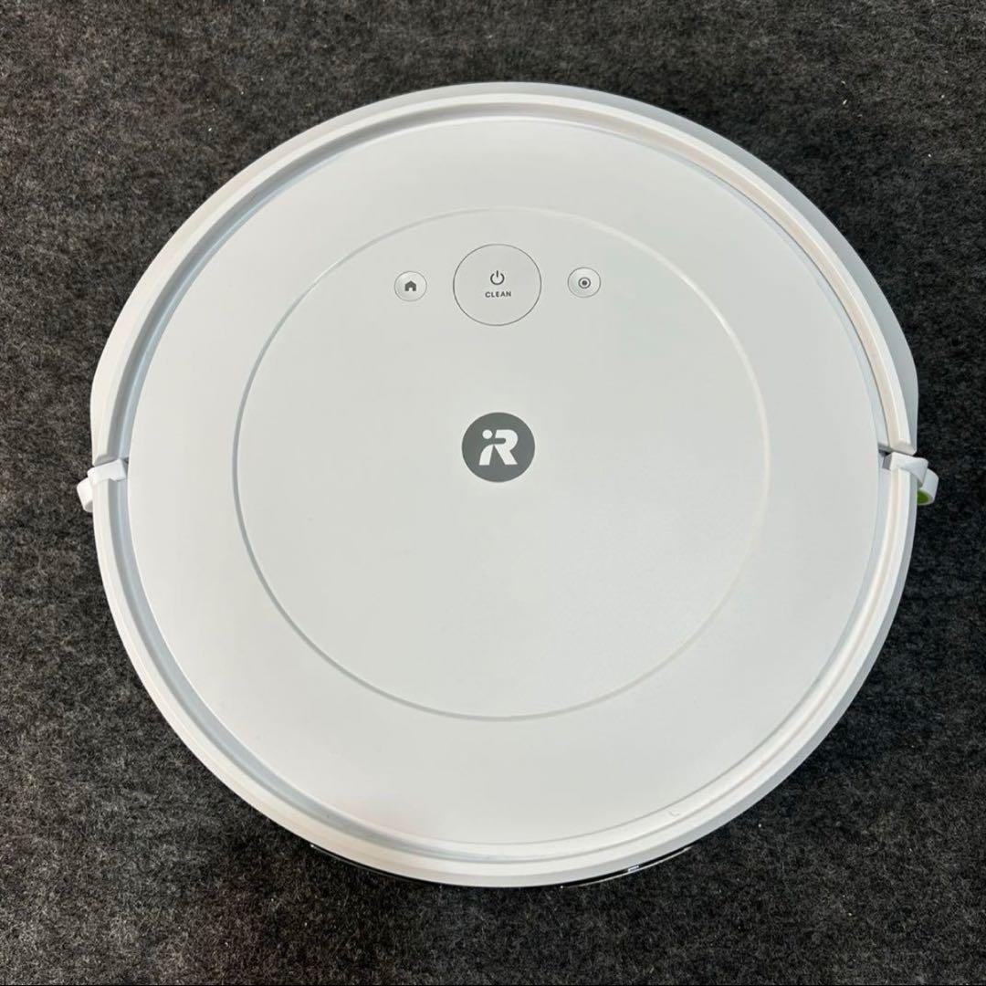 ルンバ　　ロボット掃除機本体 ホワイト 自動充電機能付き　（紙パック付き）