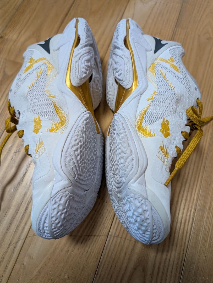 ミズノ ウエーブライトニング Z8 公式限定モデル バレーボールシューズ