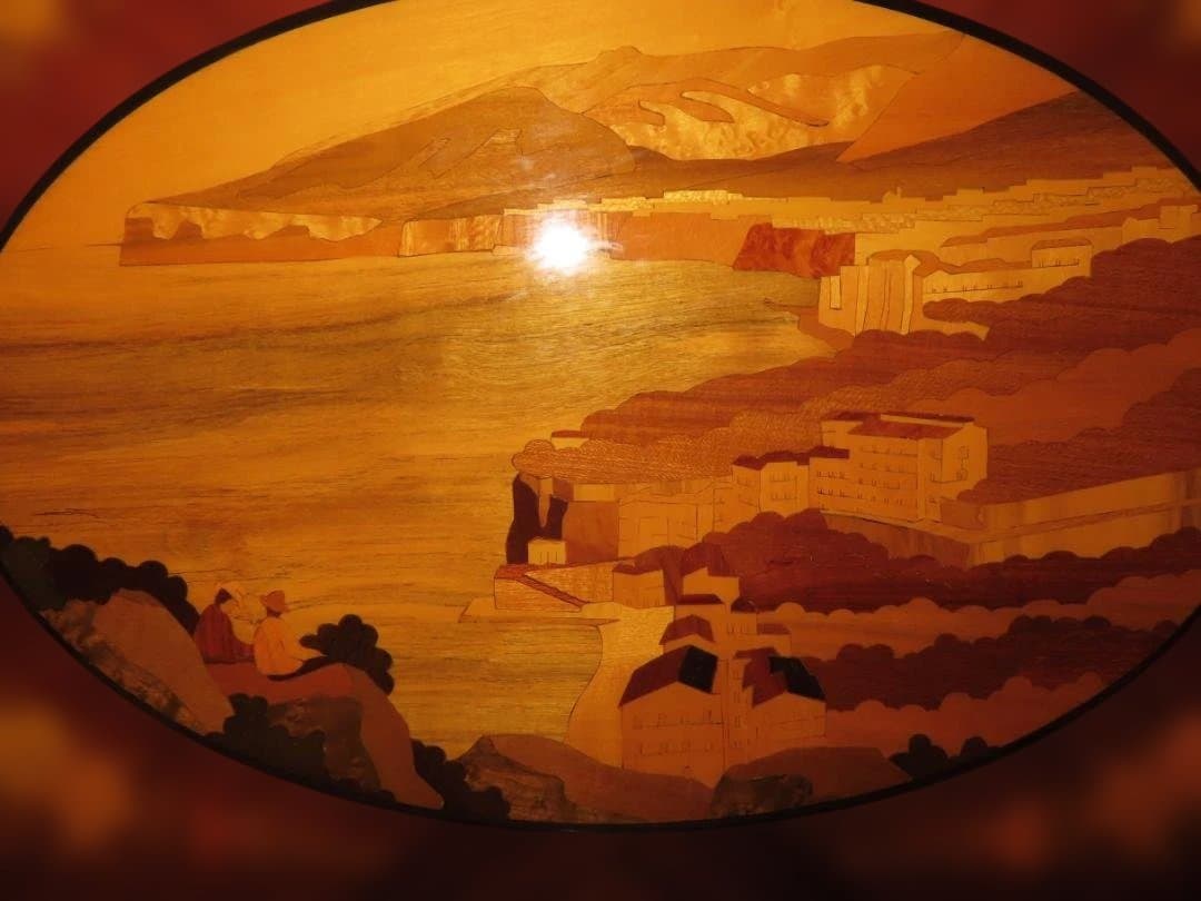 イタリア製の木象嵌（もくぞうがん）の壁掛け飾り