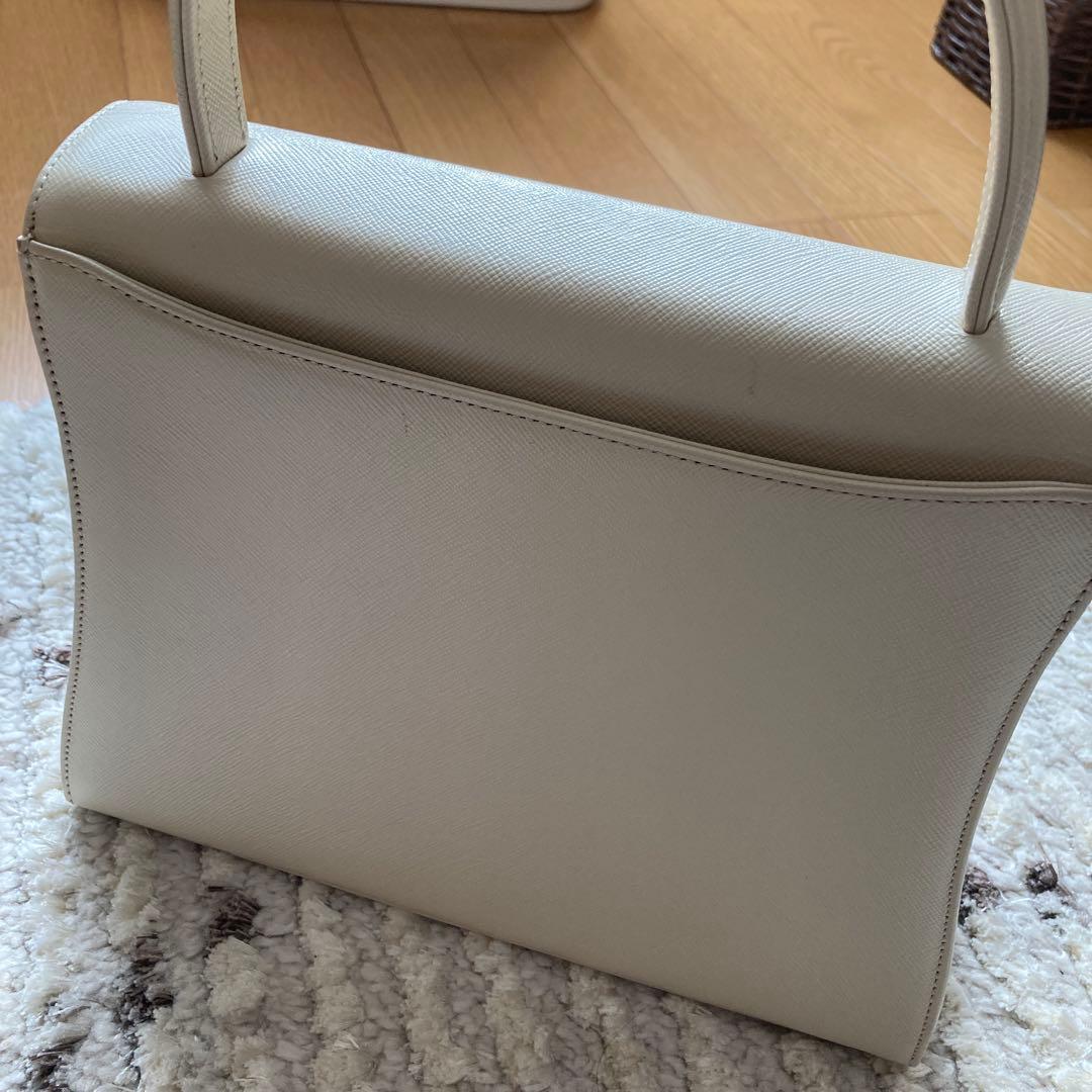 Givenchy ホワイト ショルダーバッグ