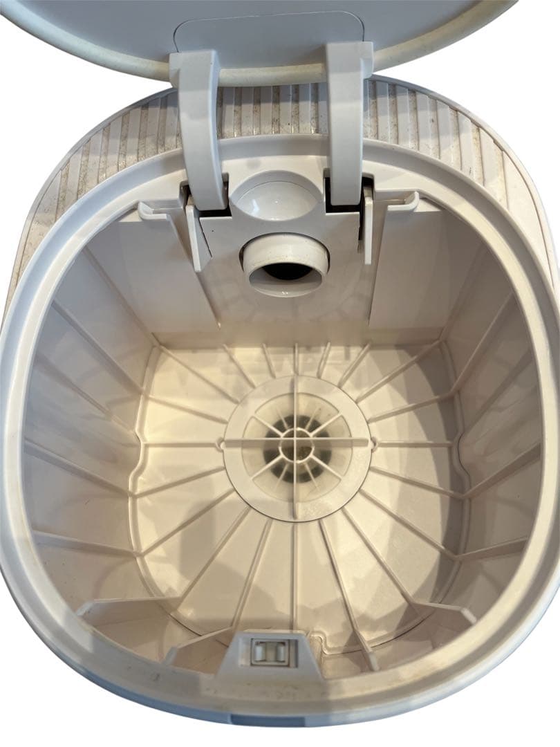 ホワイトロボット掃除機本体