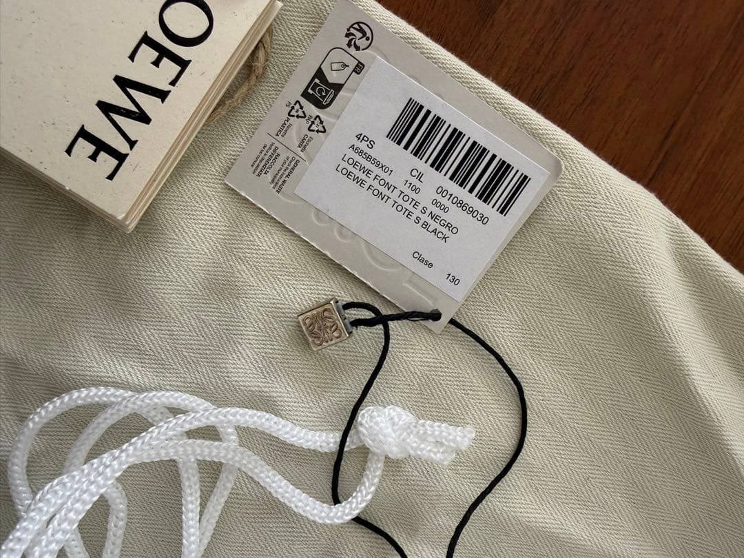 LOEWE フォントトート スモール