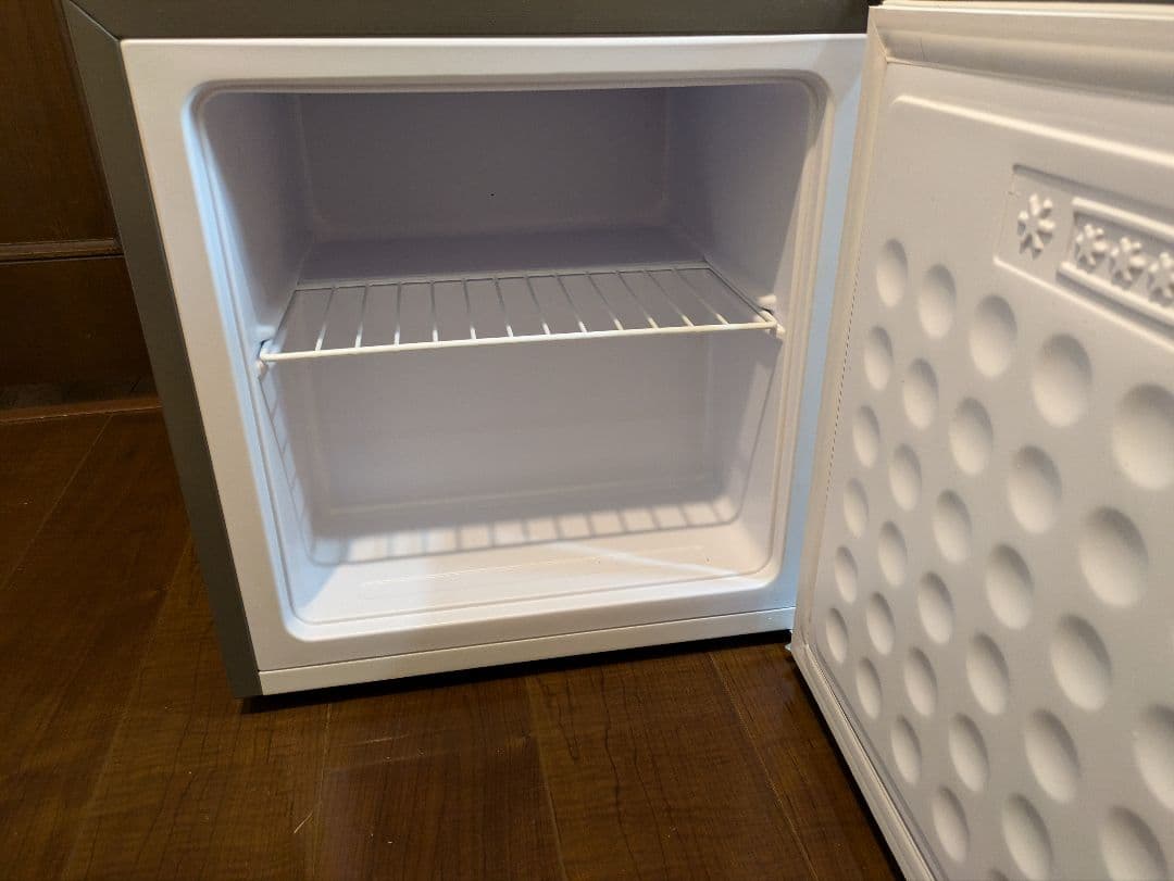 コンパクト冷凍庫 シルバー
